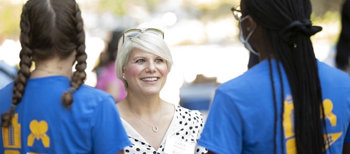 Dean of Students Carla Panzella talking with students at orientation picnic