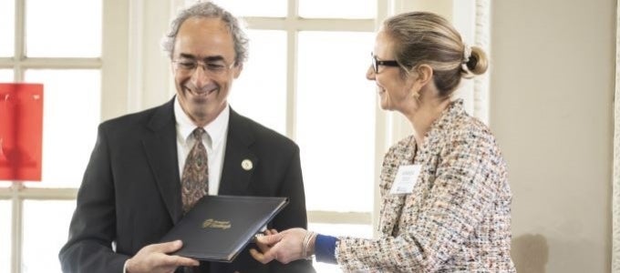 Vice Provost Amanda Godley presents certificate to doctoral mentoring awardee