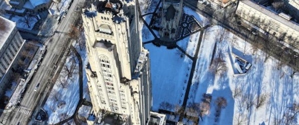 Cathedral of Learning with snow on the ground